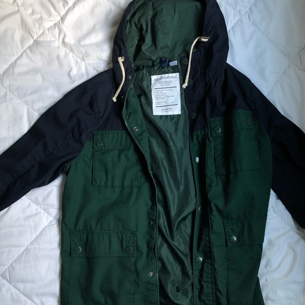 LOVELY H&M DIVIDED RAIN JACKET/ WINDBREAKER